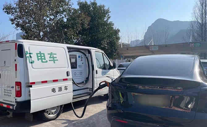 南宫汽车搭电
